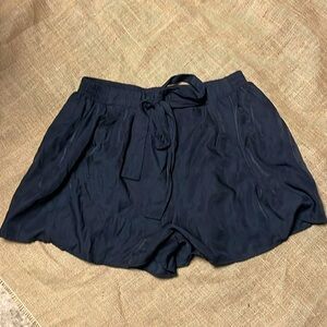 Colletta Pull on Shorts with bow-tie front